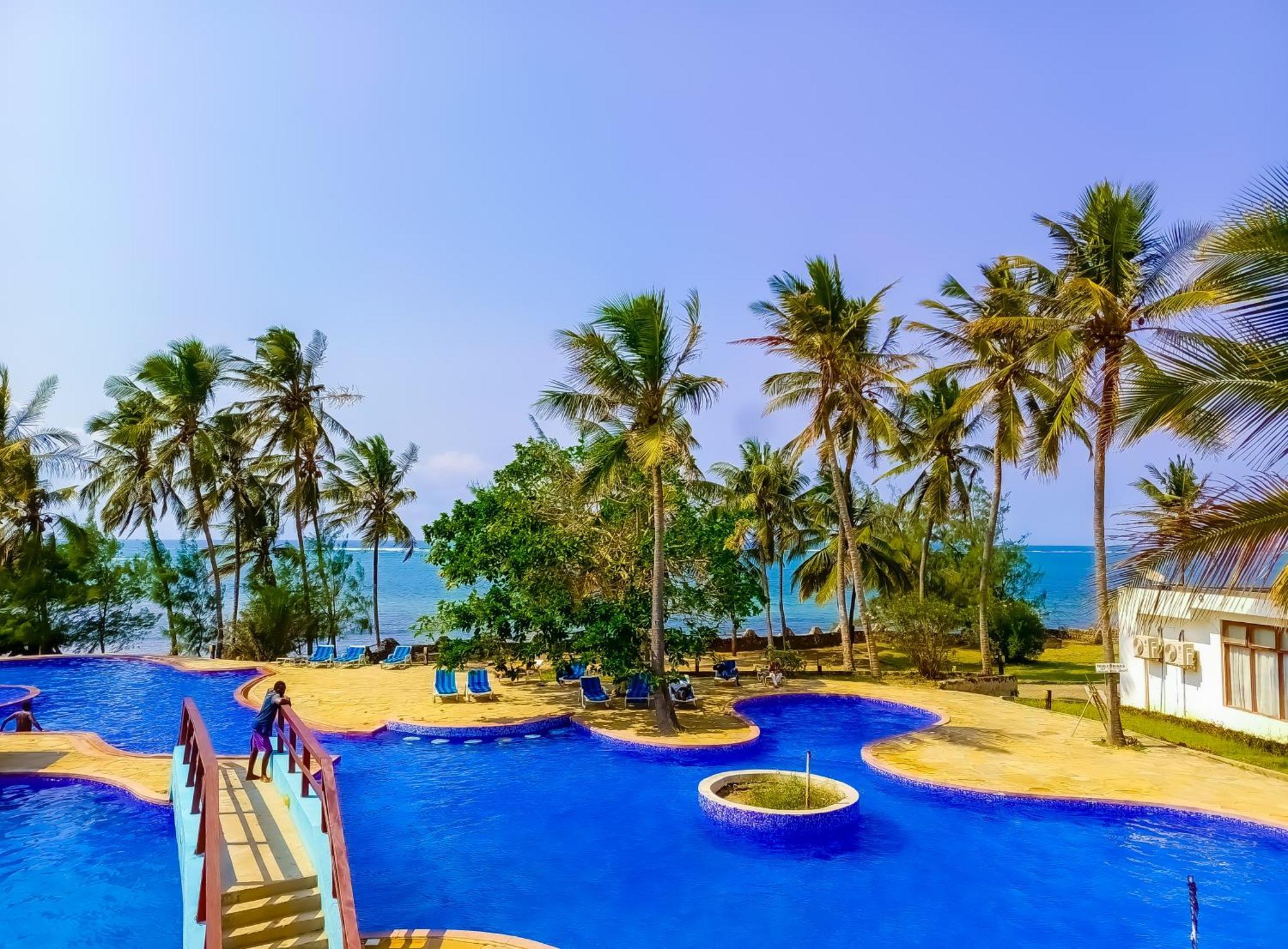 Ivory Beachfront Stays Момбаса Экстерьер фото